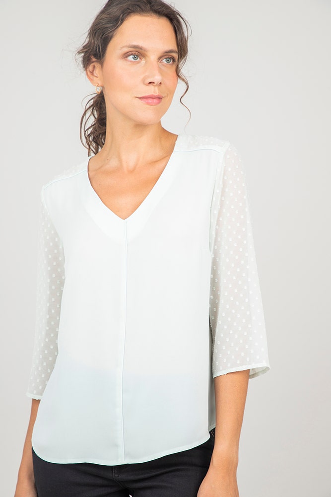 BLUSA DE POLYESTER  LISO Y DE PUNTITO EN MANGAS
