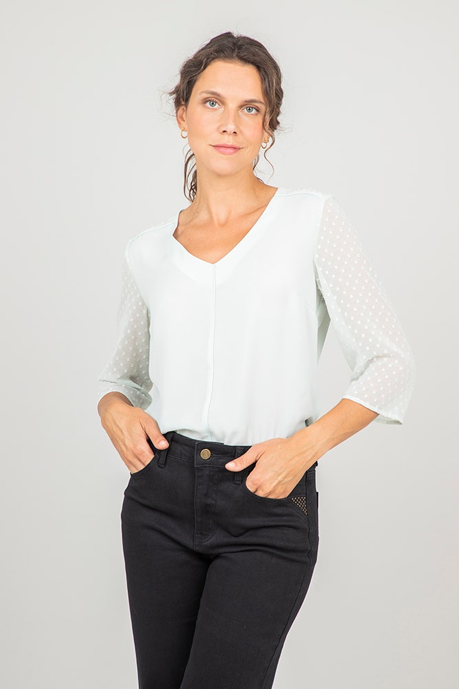BLUSA DE POLYESTER  LISO Y DE PUNTITO EN MANGAS