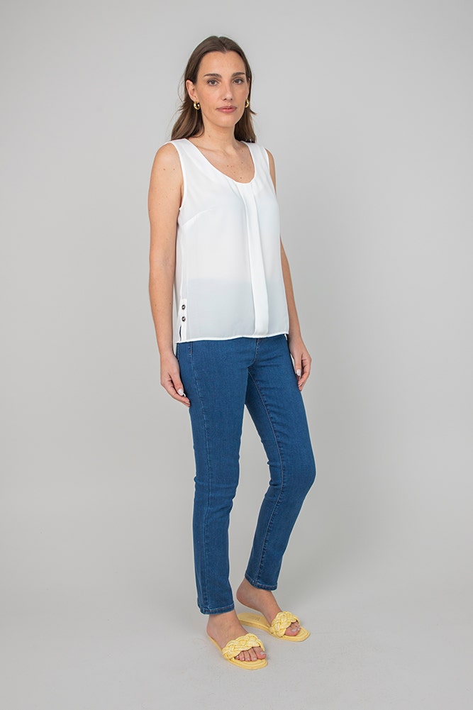 BLUSA CREPE SIN MANGAS 
